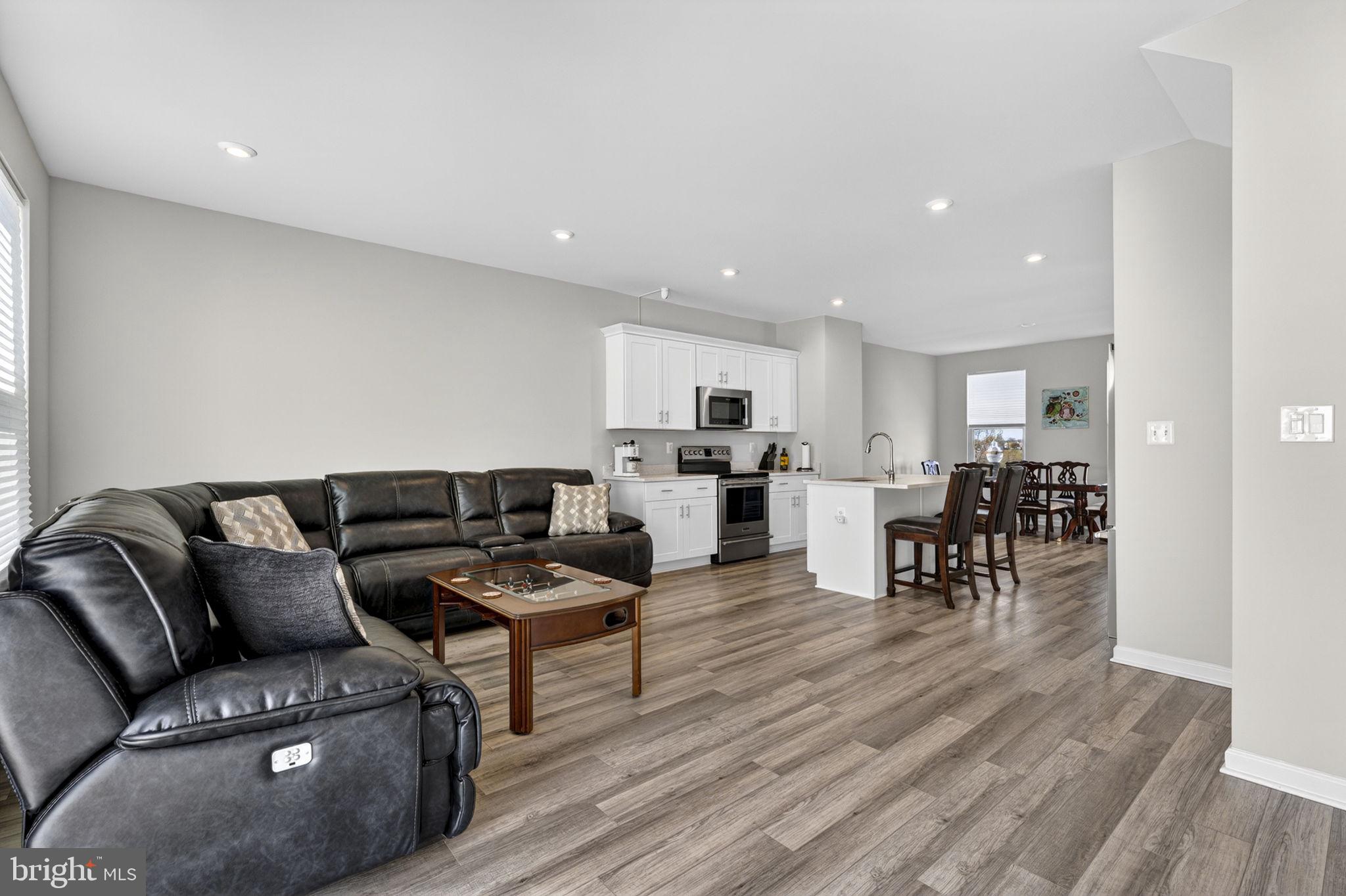 PRESIDENTS POINTE - Residential