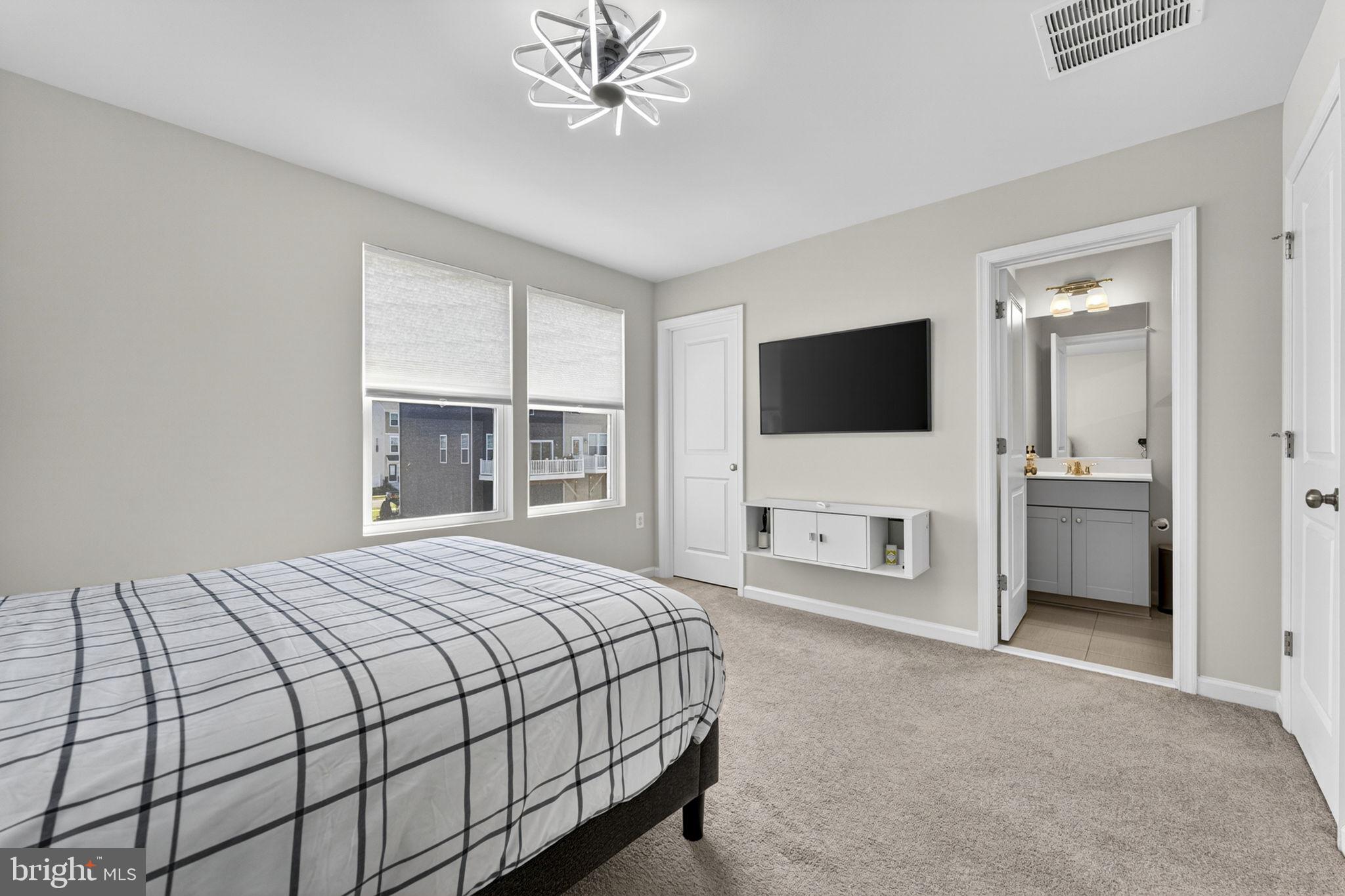 PRESIDENTS POINTE - Residential