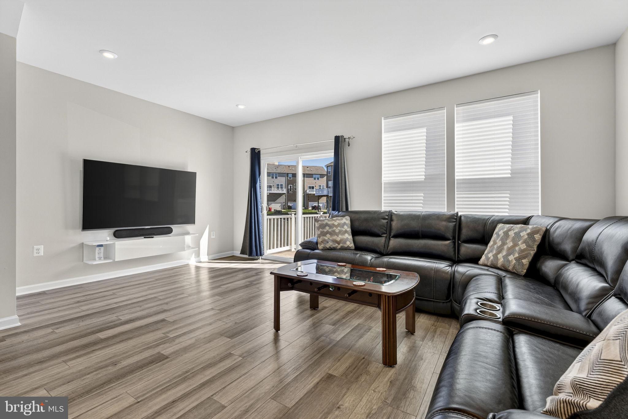 PRESIDENTS POINTE - Residential