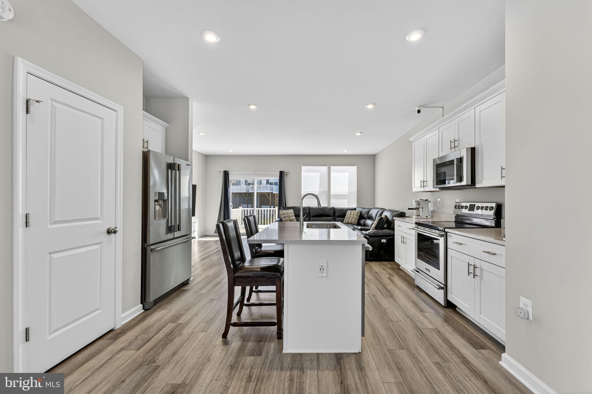 PRESIDENTS POINTE - Residential