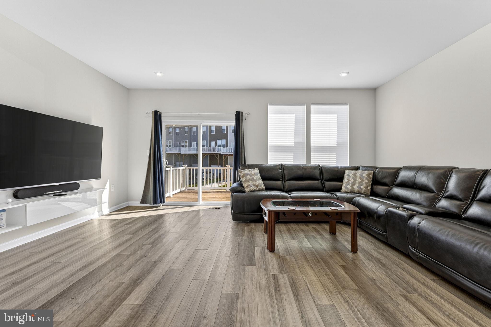 PRESIDENTS POINTE - Residential