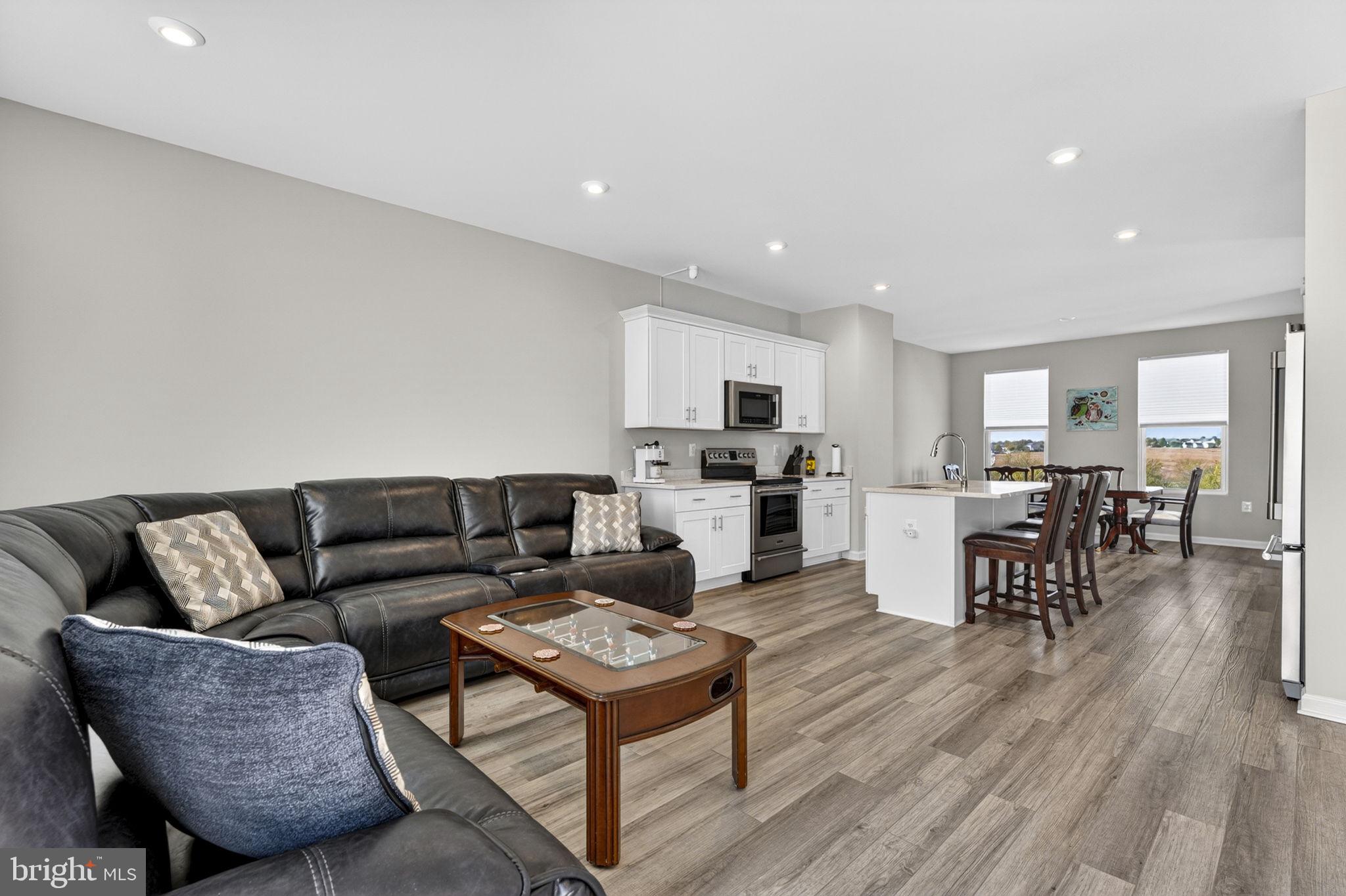 PRESIDENTS POINTE - Residential