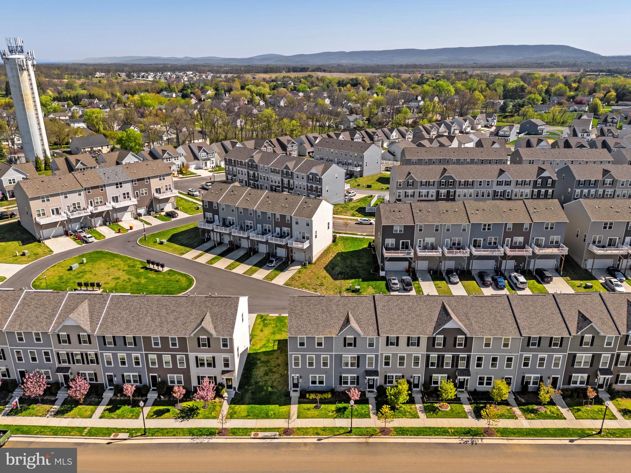 PRESIDENTS POINTE - Residential