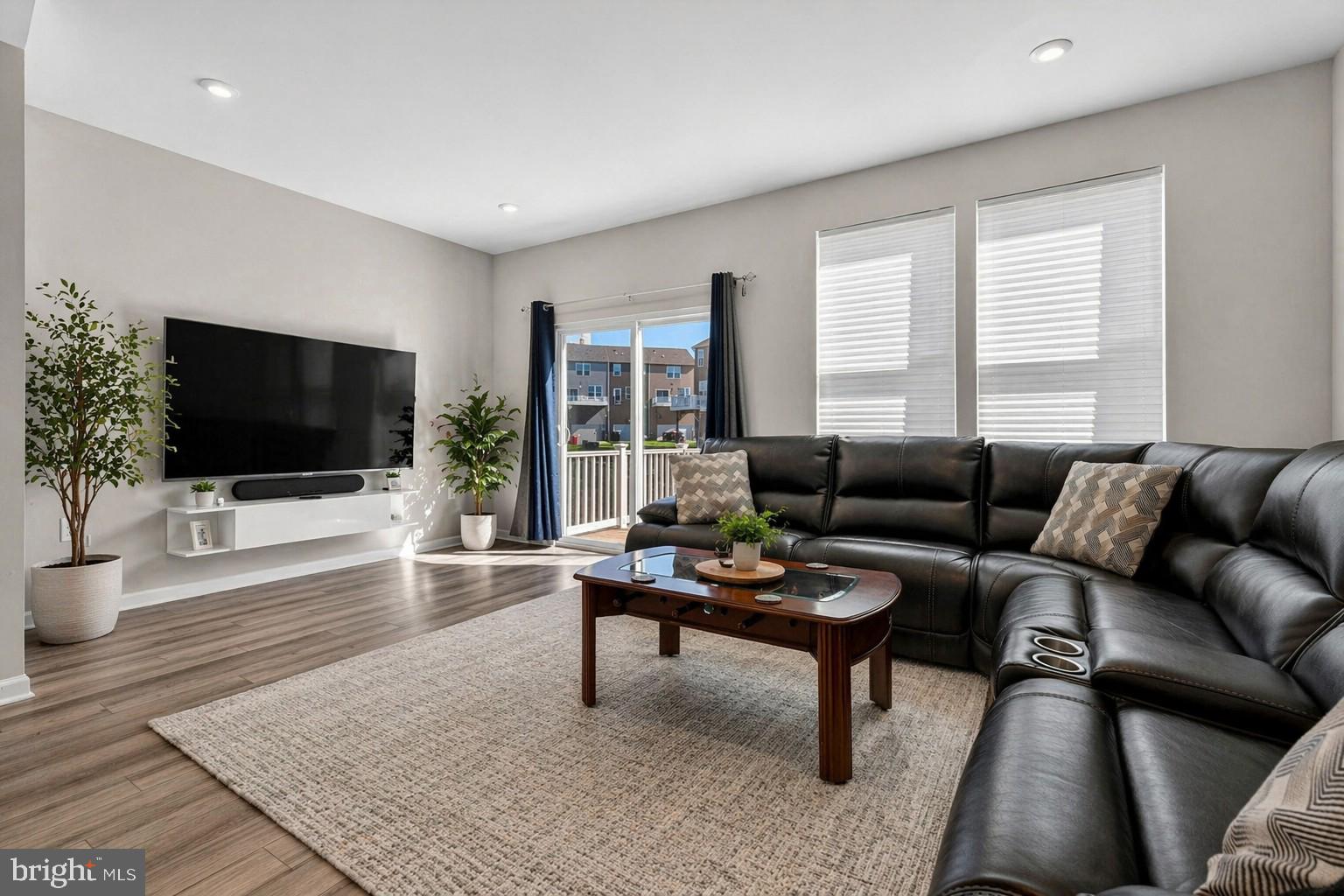 PRESIDENTS POINTE - Residential