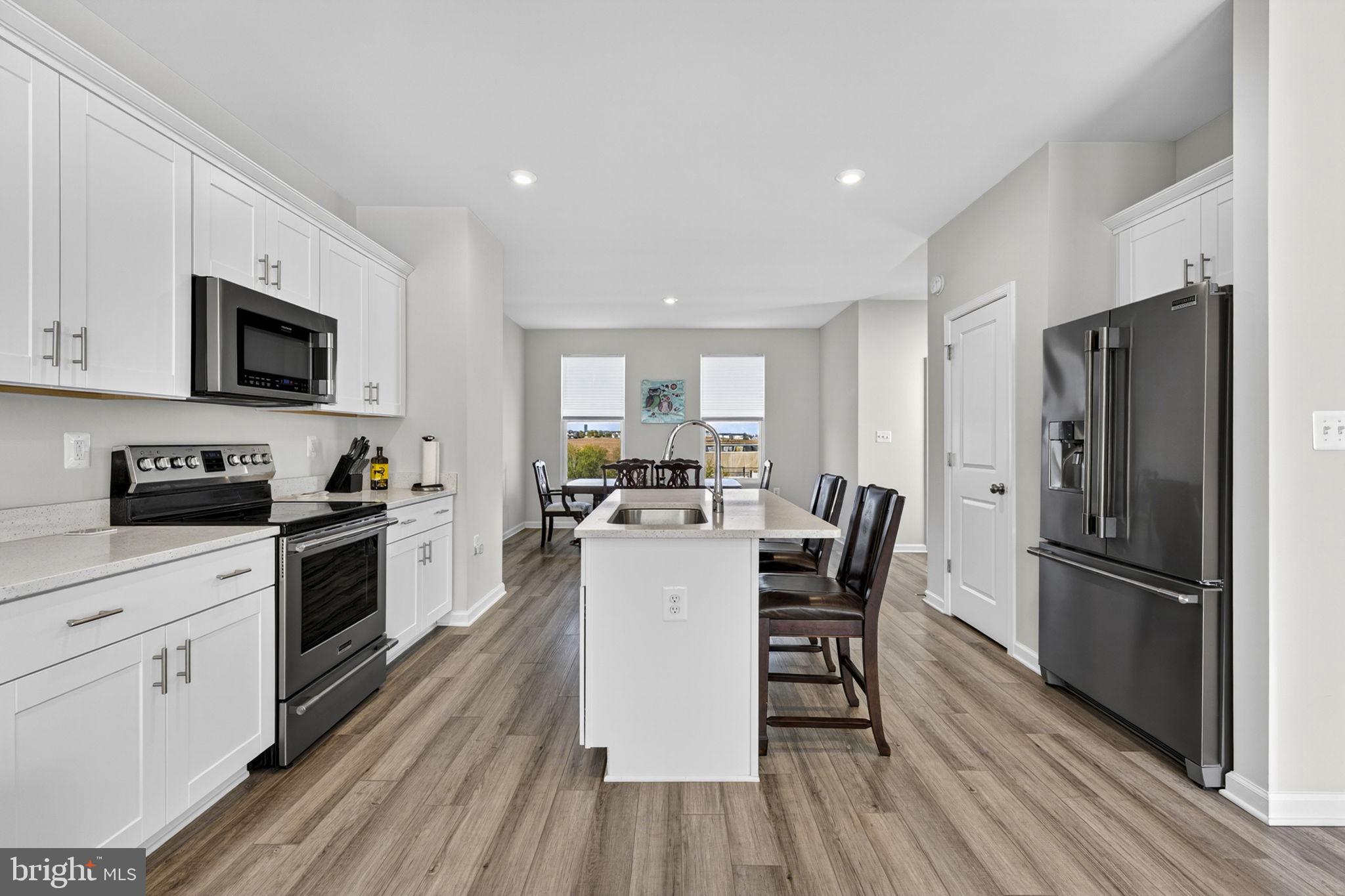 PRESIDENTS POINTE - Residential