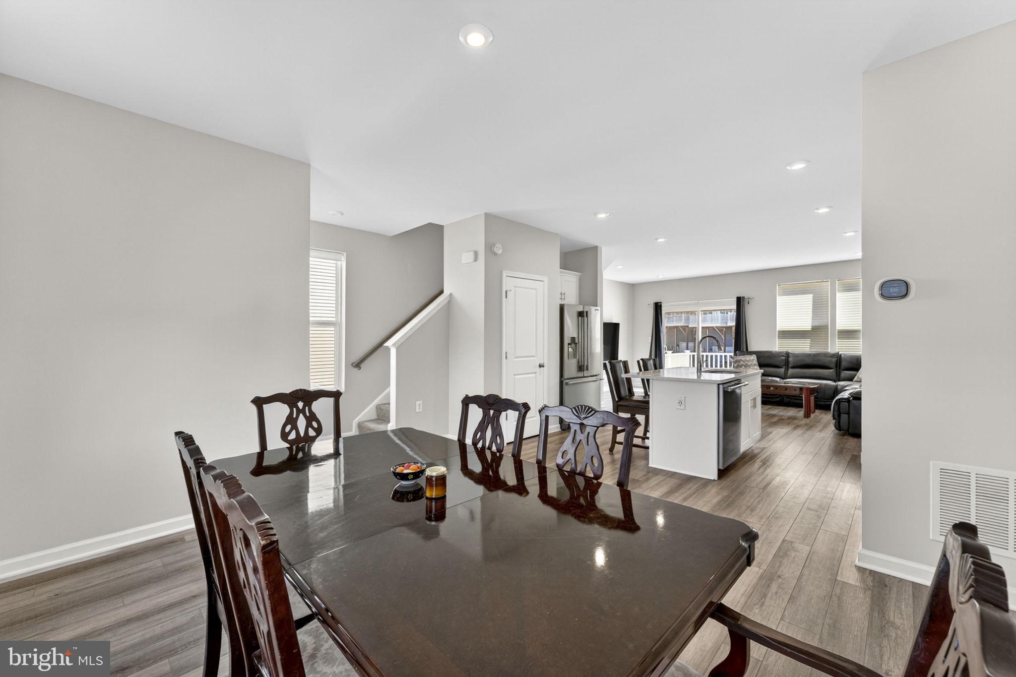 PRESIDENTS POINTE - Residential