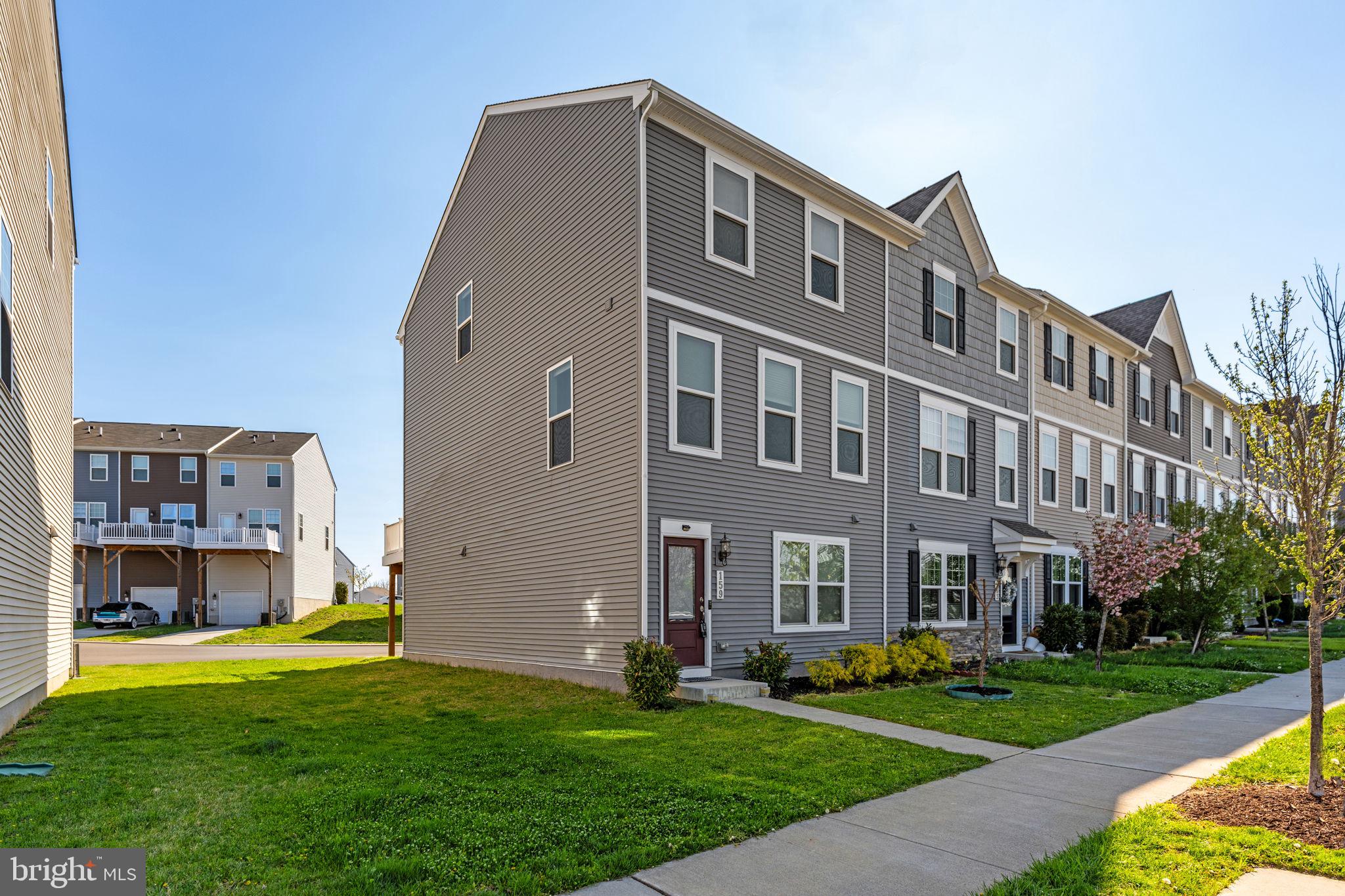 PRESIDENTS POINTE - Residential