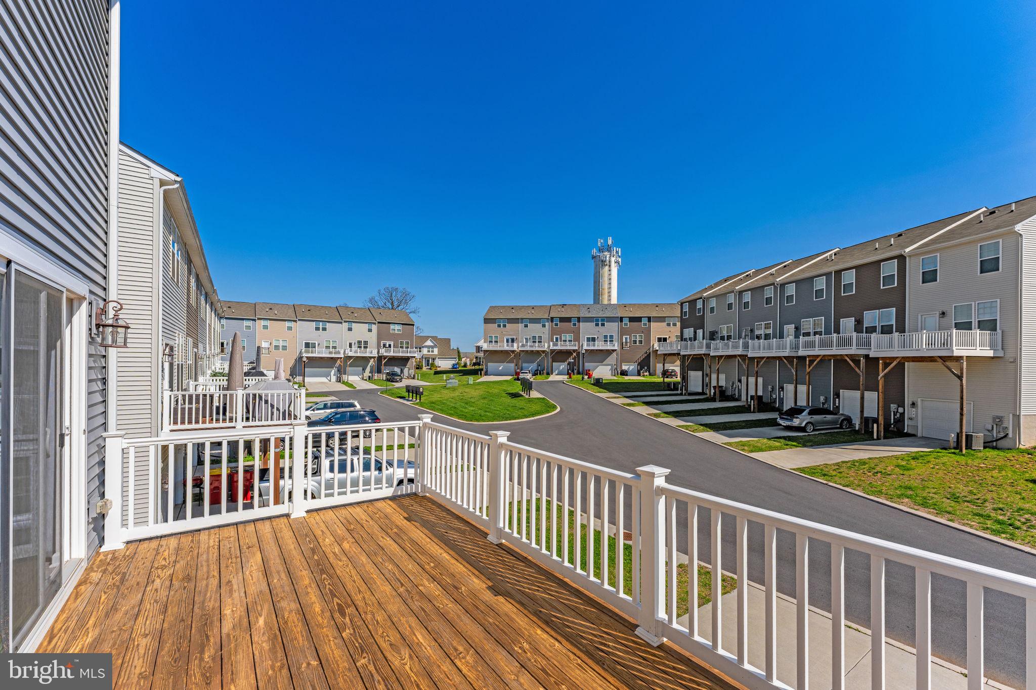 PRESIDENTS POINTE - Residential