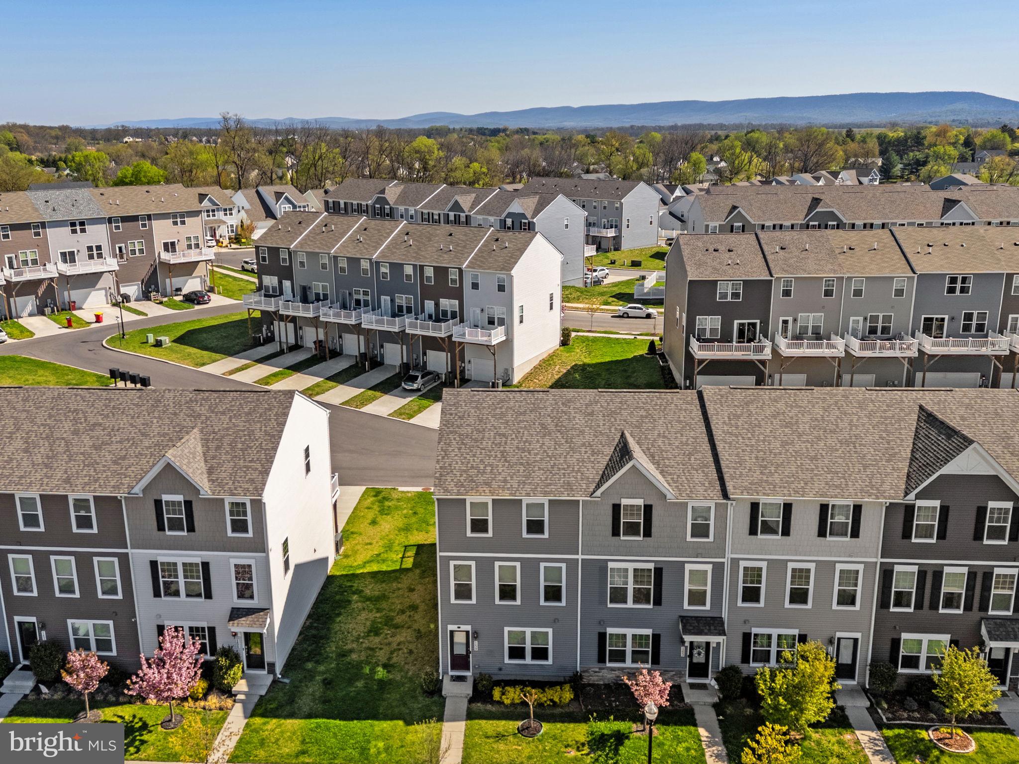 PRESIDENTS POINTE - Residential