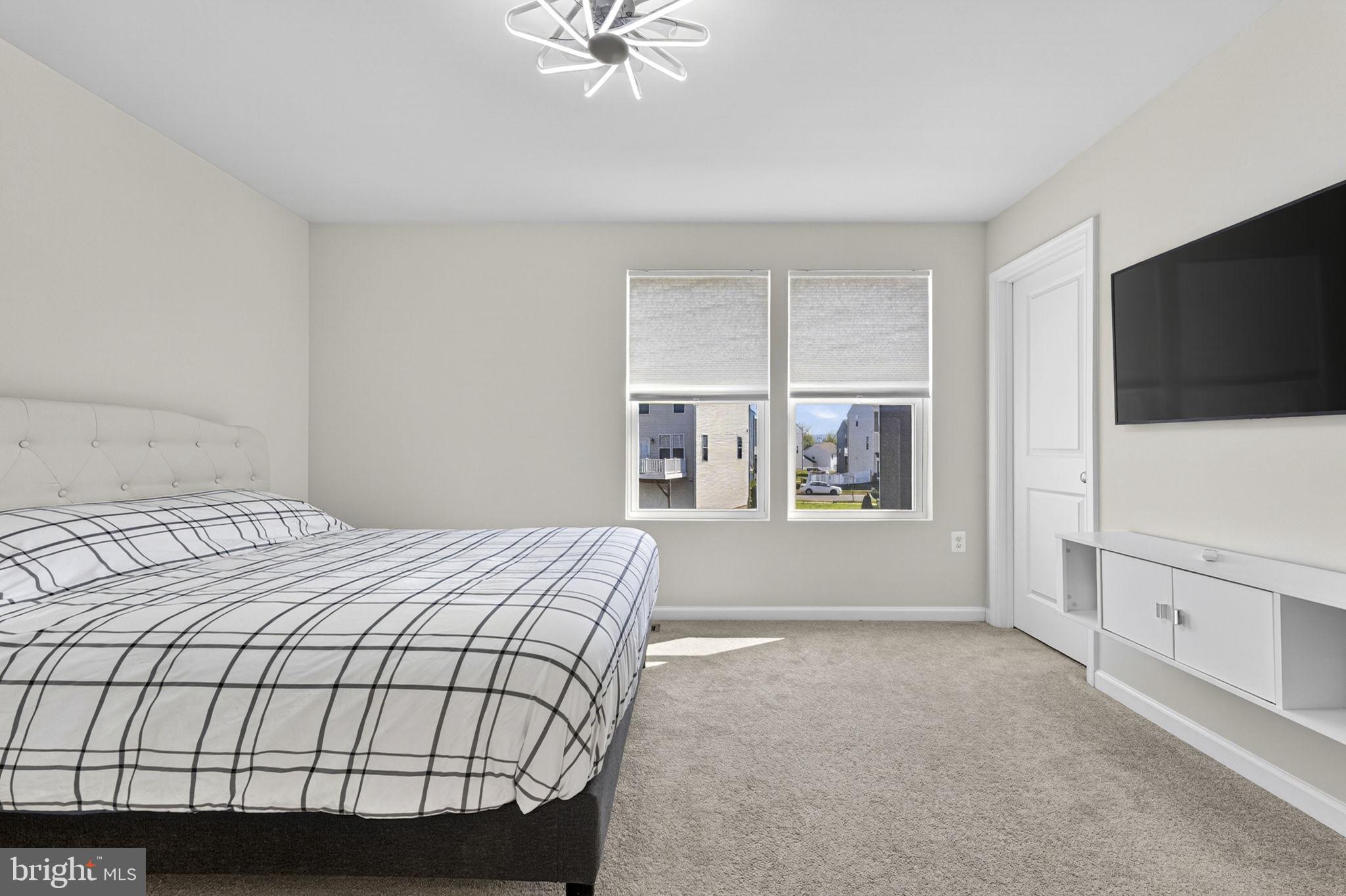 PRESIDENTS POINTE - Residential