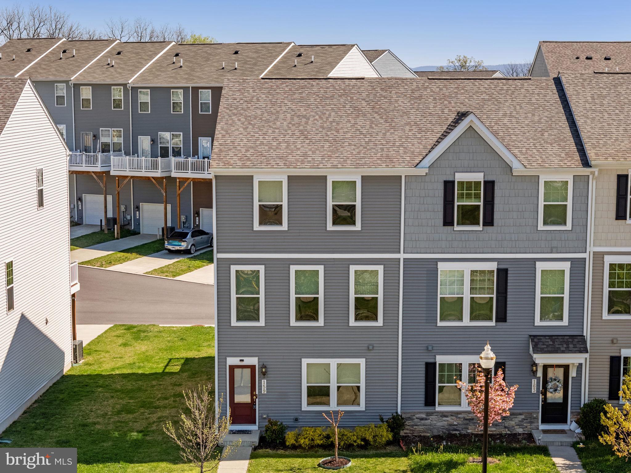 PRESIDENTS POINTE - Residential