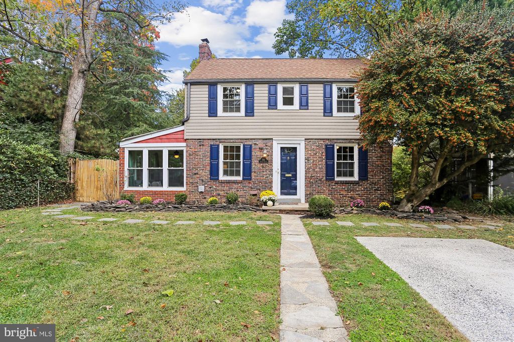 Photo of 702 Auburn Avenue, TAKOMA PARK, MD 20912 (MLS # MDMC2202152)