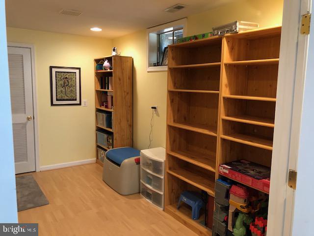 HAMPTON OAKS - Residential Lease