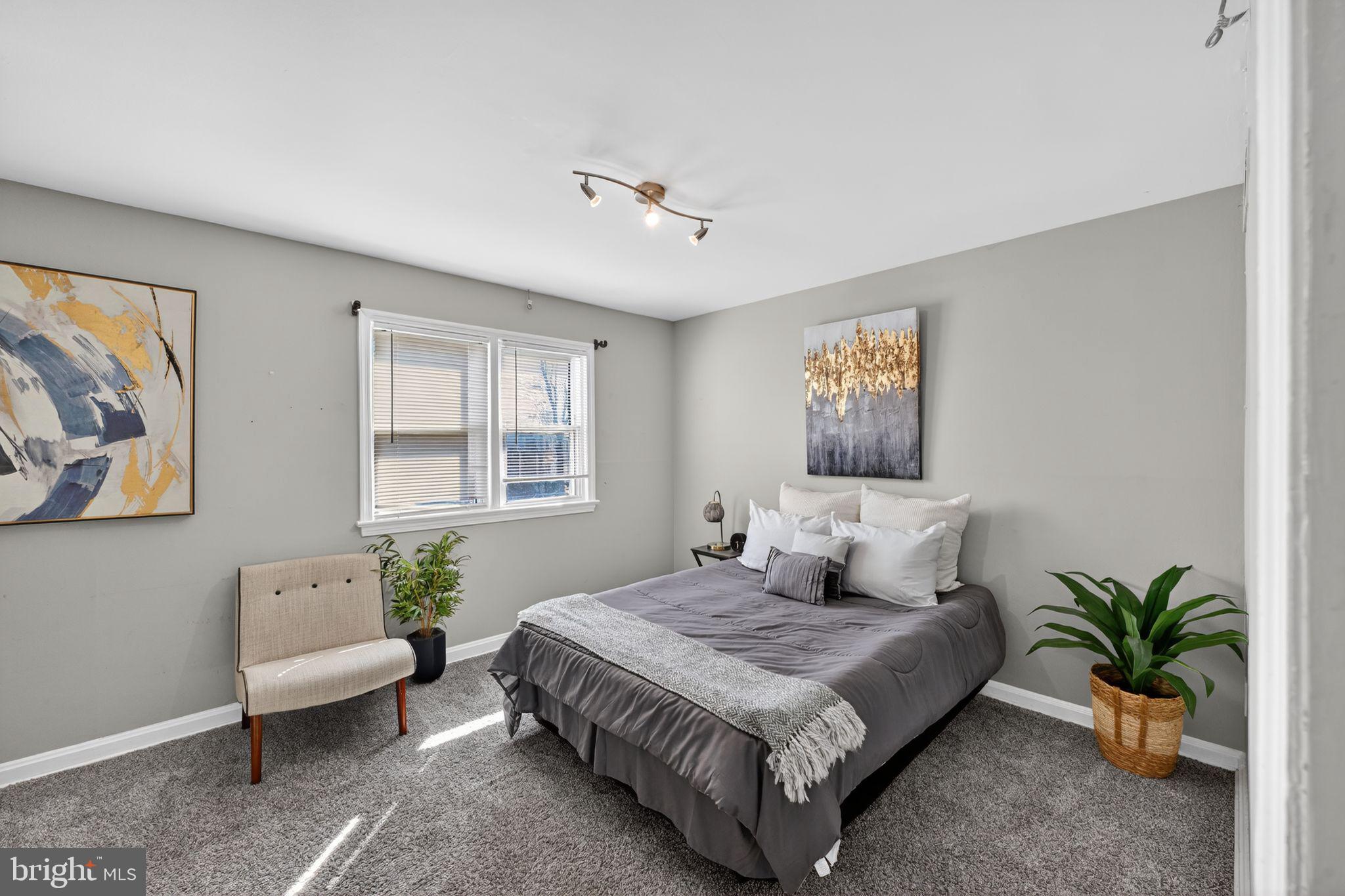 IVERSON MEWS CONDOMINIUM - Residential