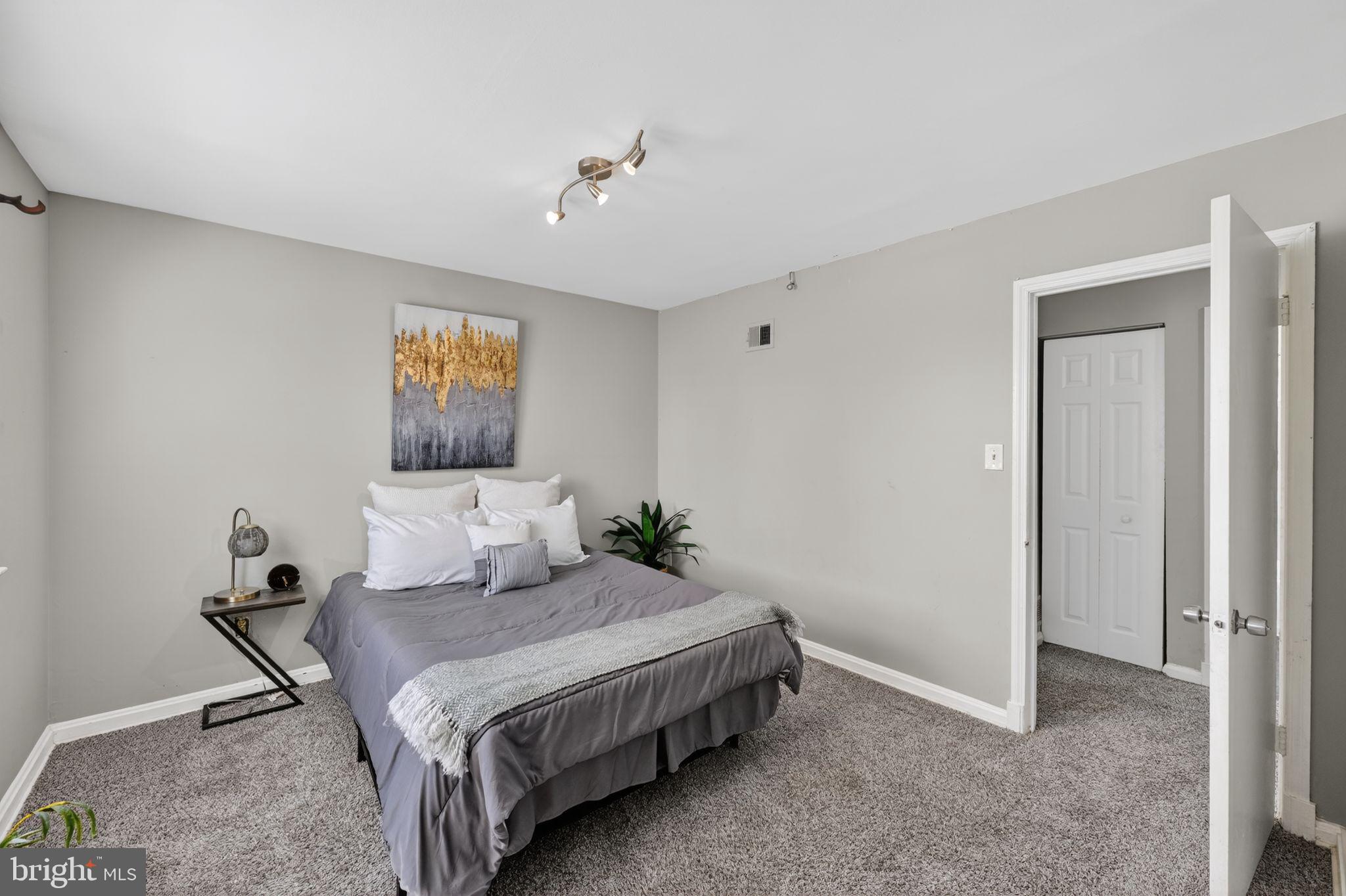 IVERSON MEWS CONDOMINIUM - Residential