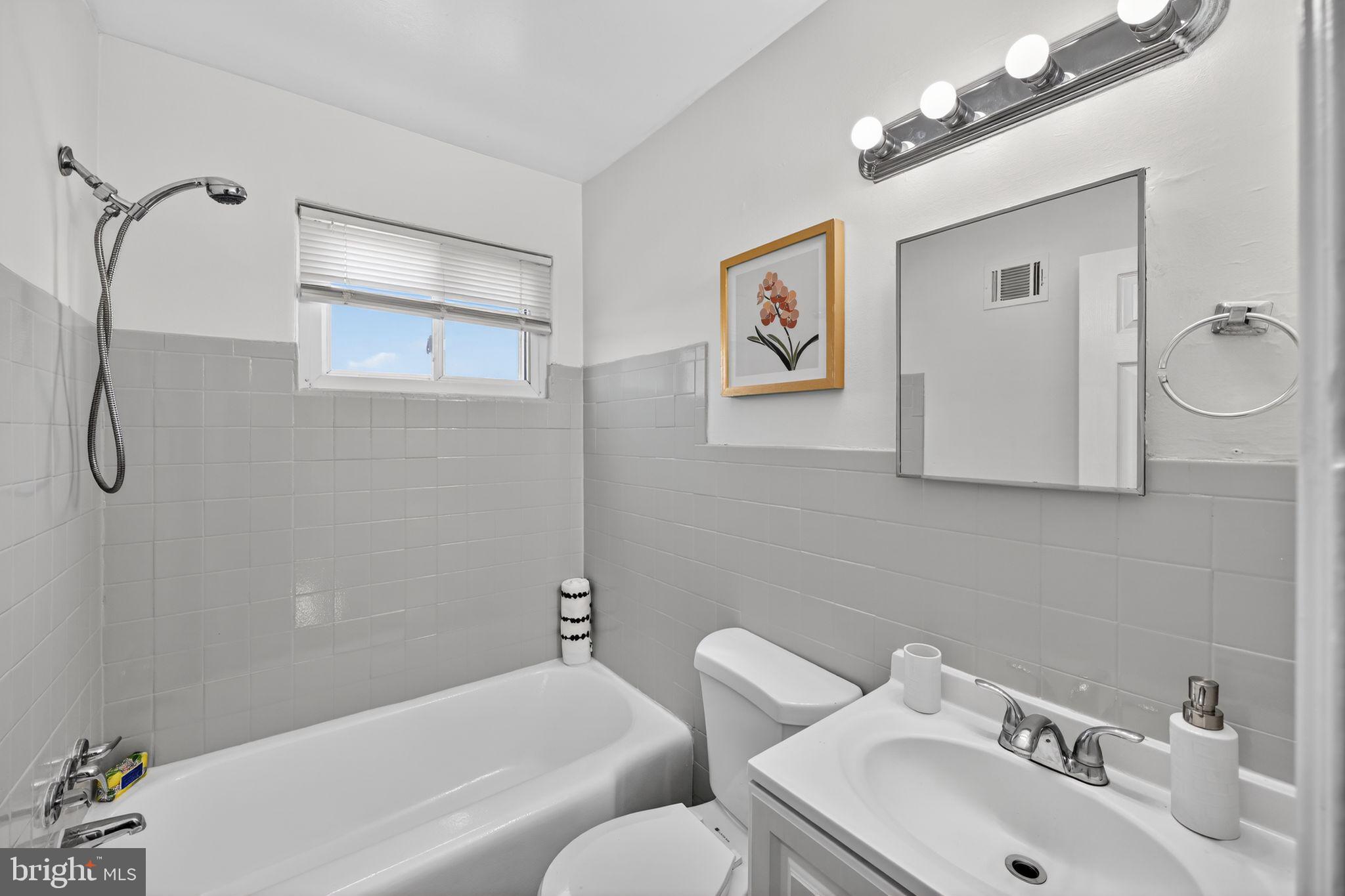 IVERSON MEWS CONDOMINIUM - Residential