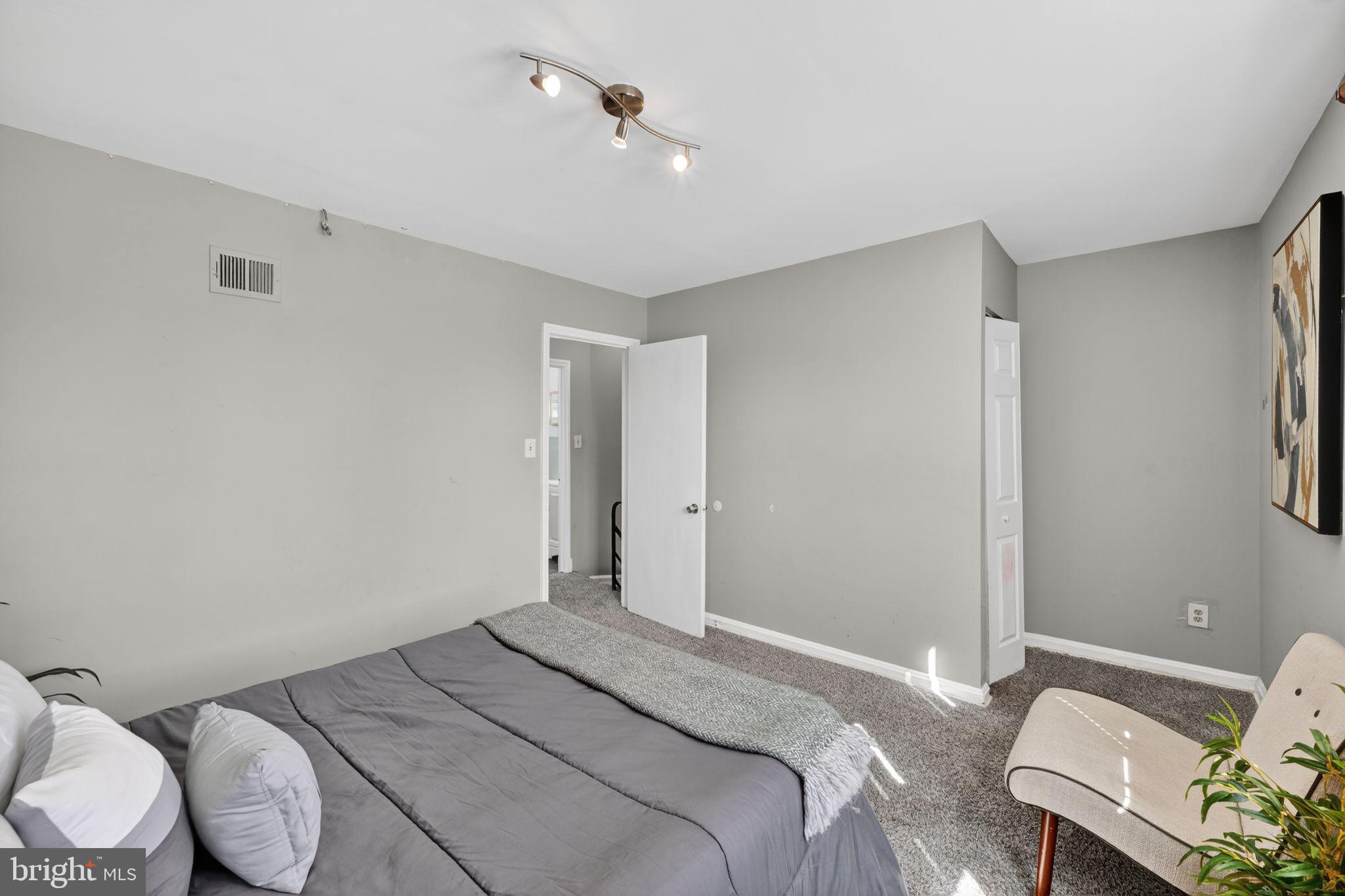 IVERSON MEWS CONDOMINIUM - Residential