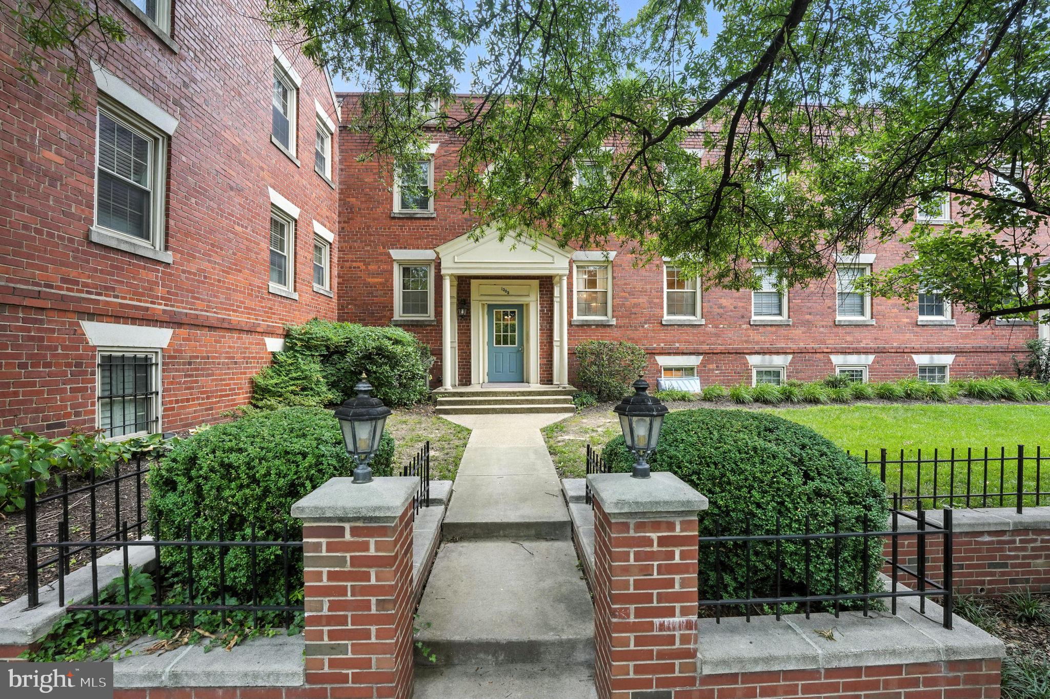 1305 E ABINGDON DRIVE 2