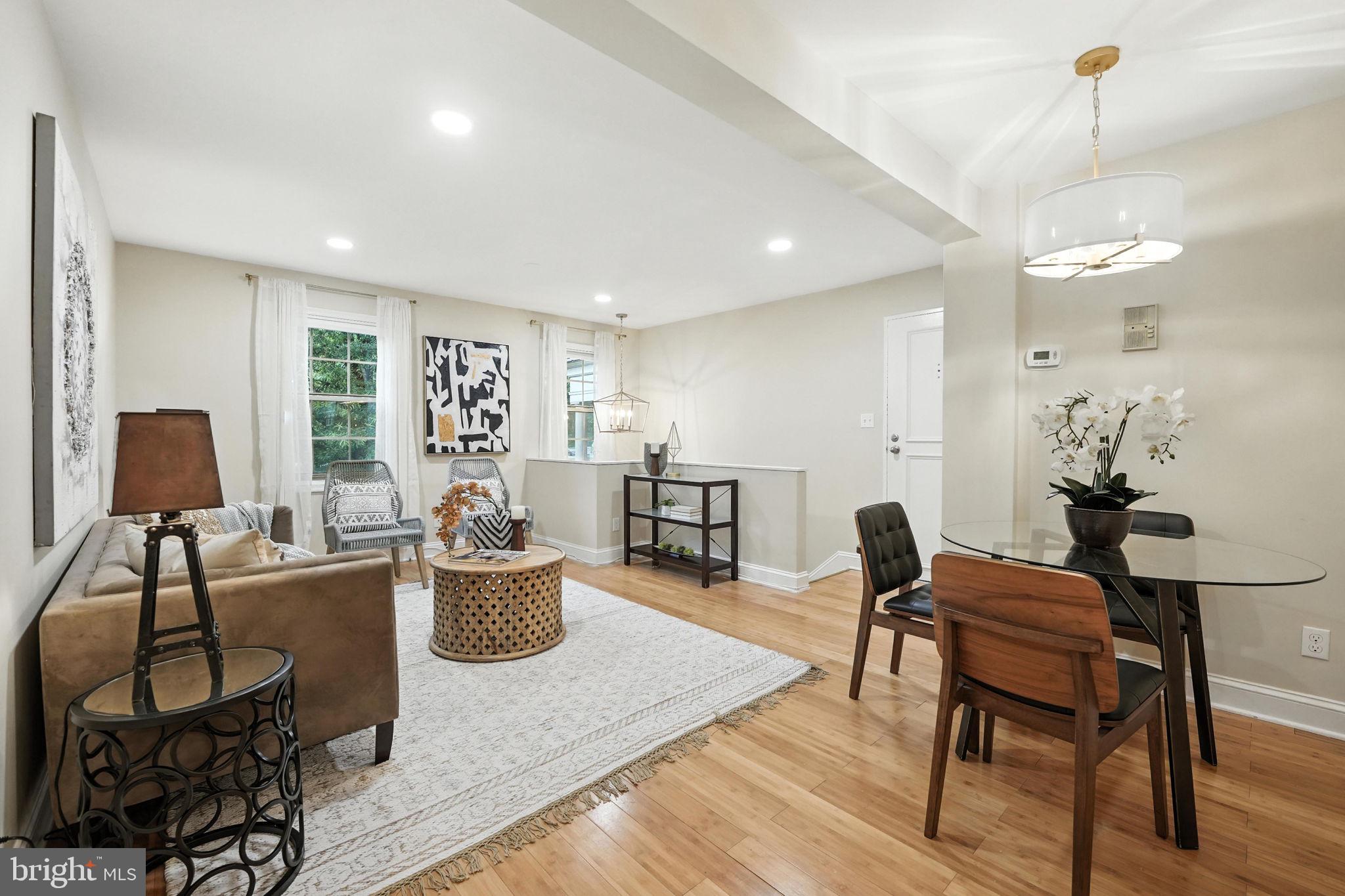 1305 E ABINGDON DRIVE 2