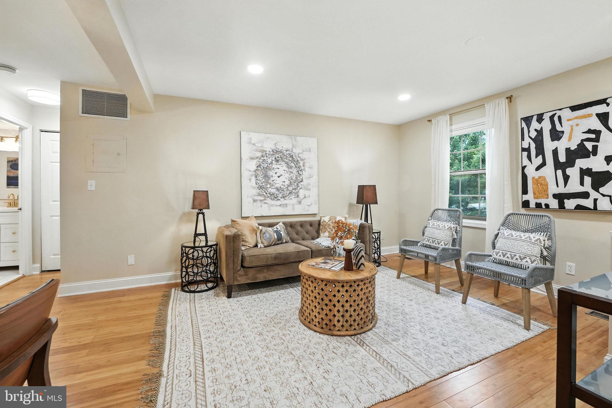 1305 E ABINGDON DRIVE 2