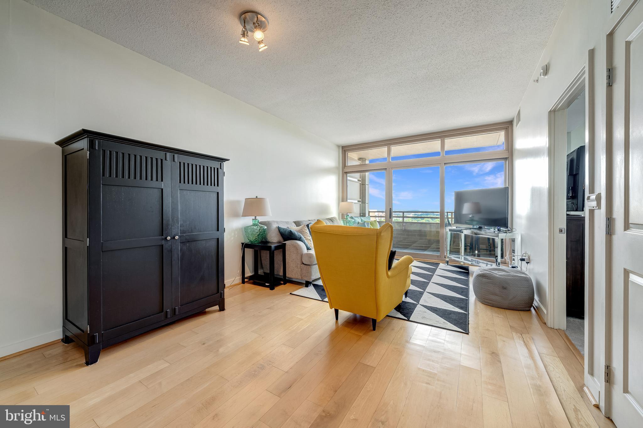 RESIDENCES AT LIBERTY CENTER - Residential