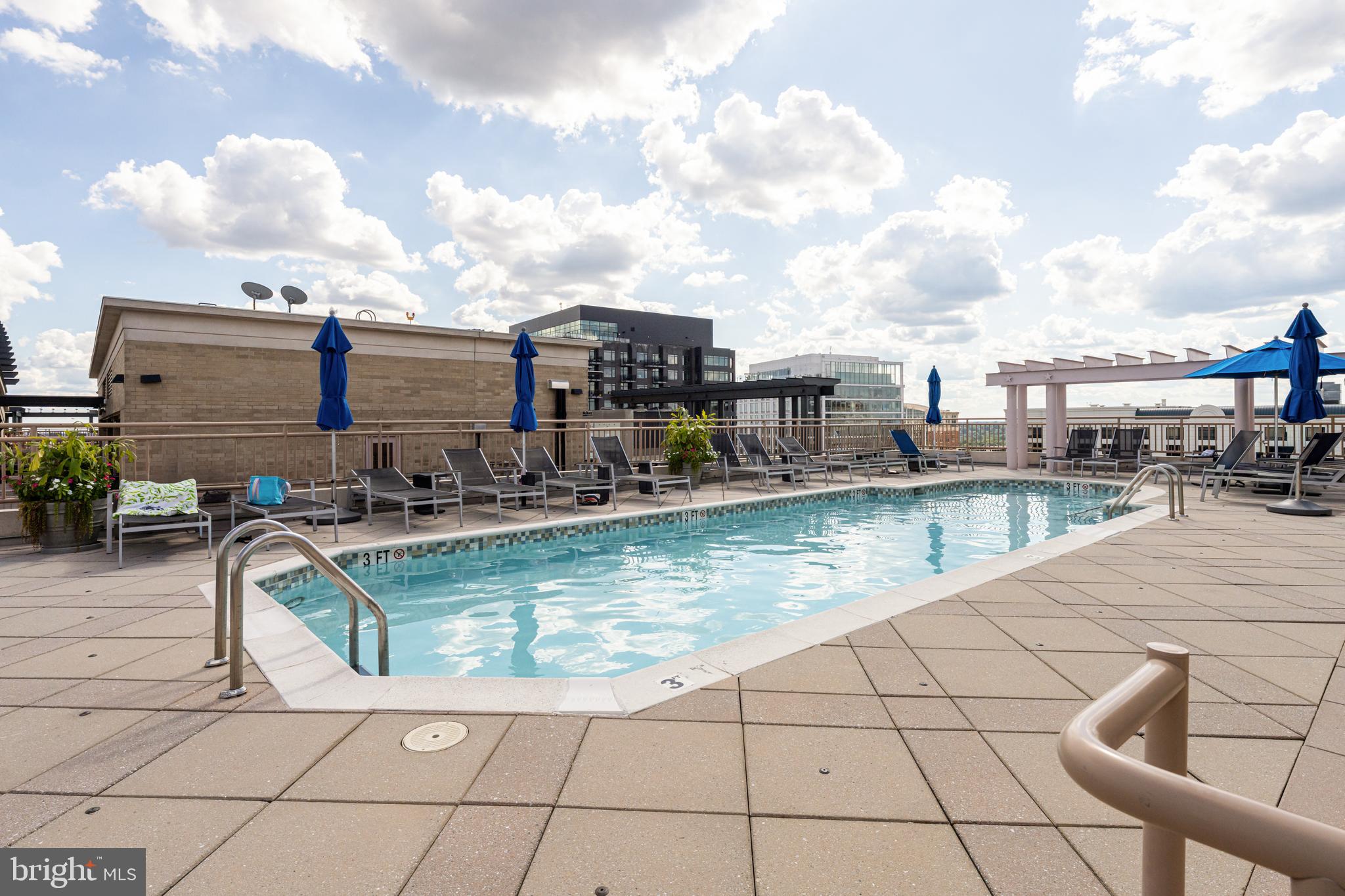 RESIDENCES AT LIBERTY CENTER - Residential