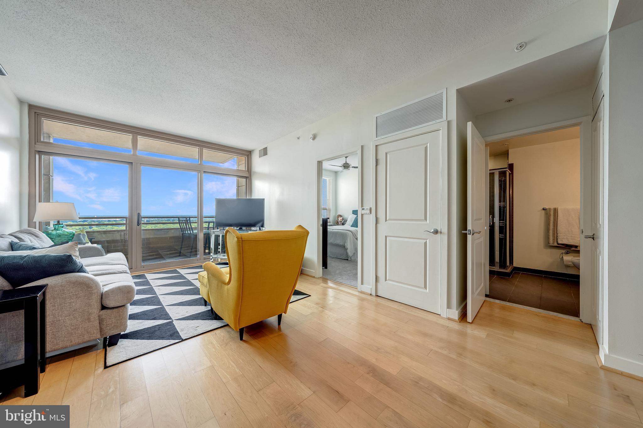 RESIDENCES AT LIBERTY CENTER - Residential