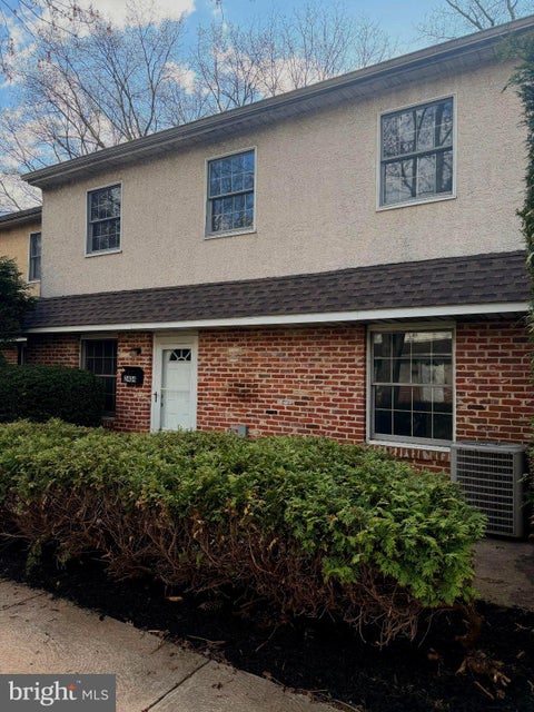 Townhouse For Sale - 2404 Whitpain Hls Hls<br/> BLUE BELL, PA 19422
