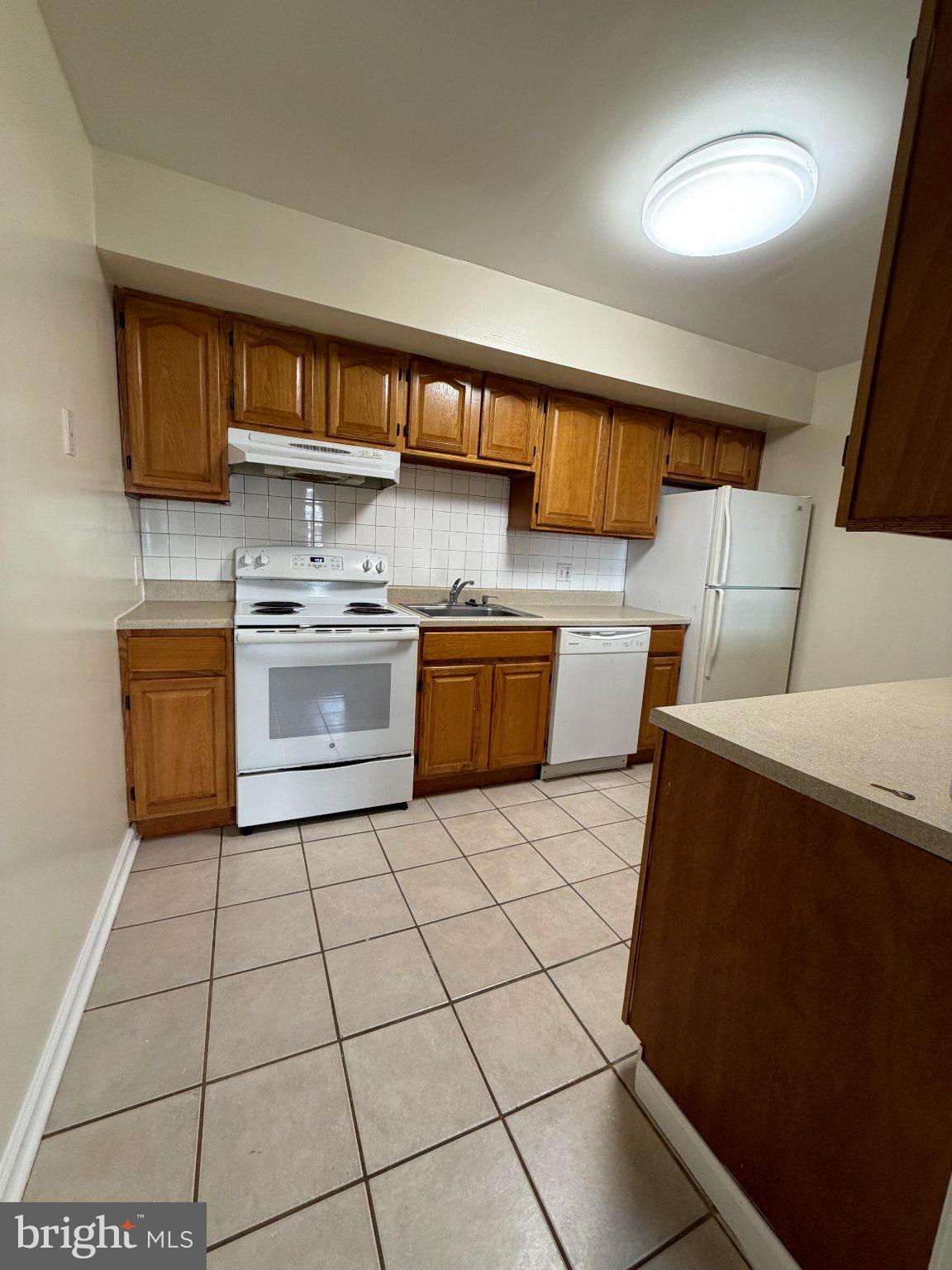 WHITPAIN HILLS - Residential