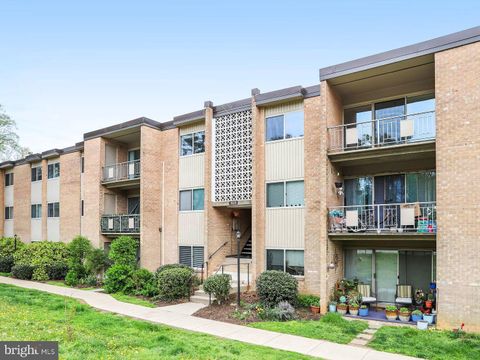 Photo of 5115 Crossfield Court #14, ROCKVILLE, MD 20852 (MLS # MDMC2228194)