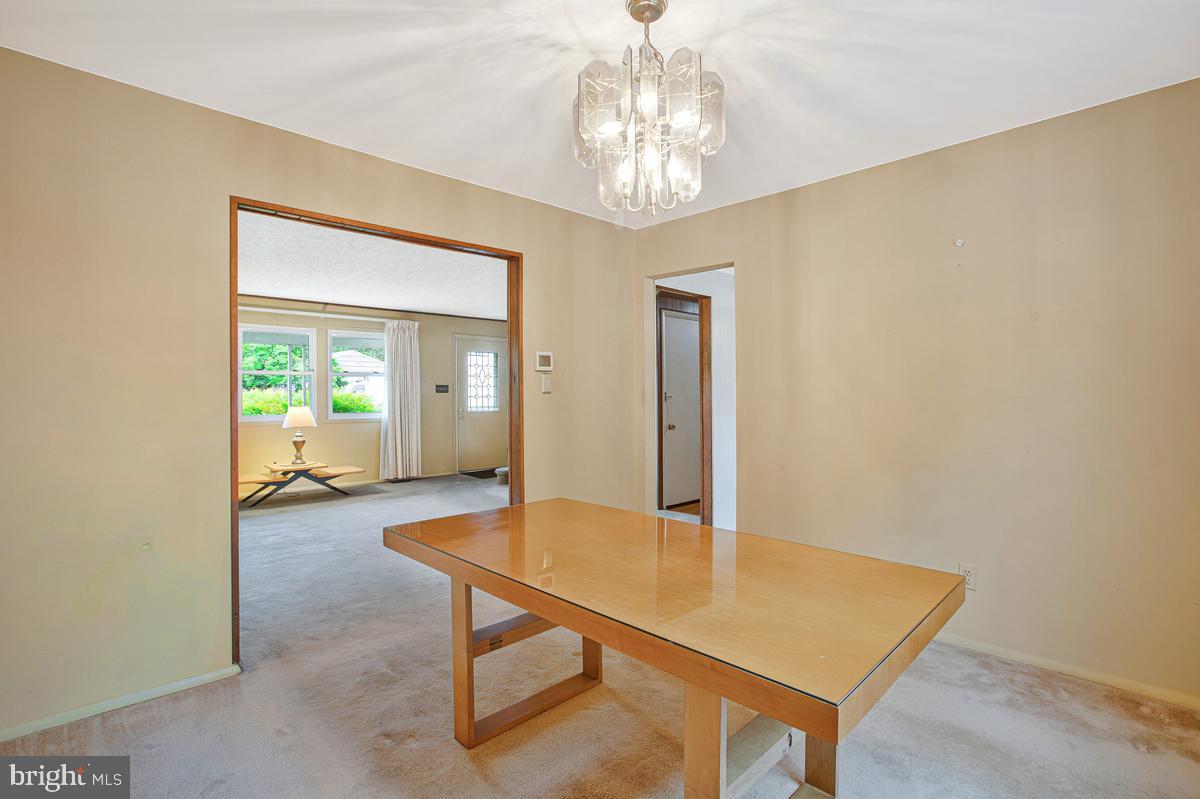 HALLMARK MANOR - Residential