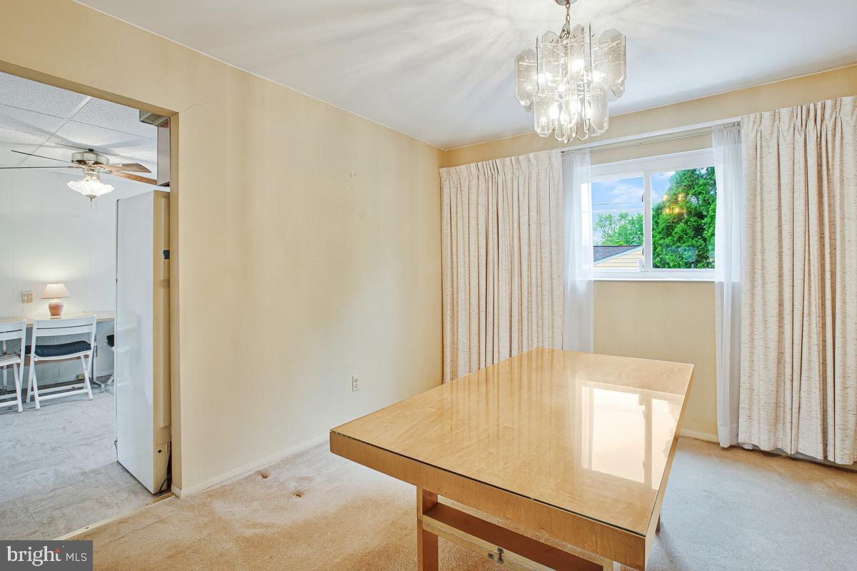 HALLMARK MANOR - Residential