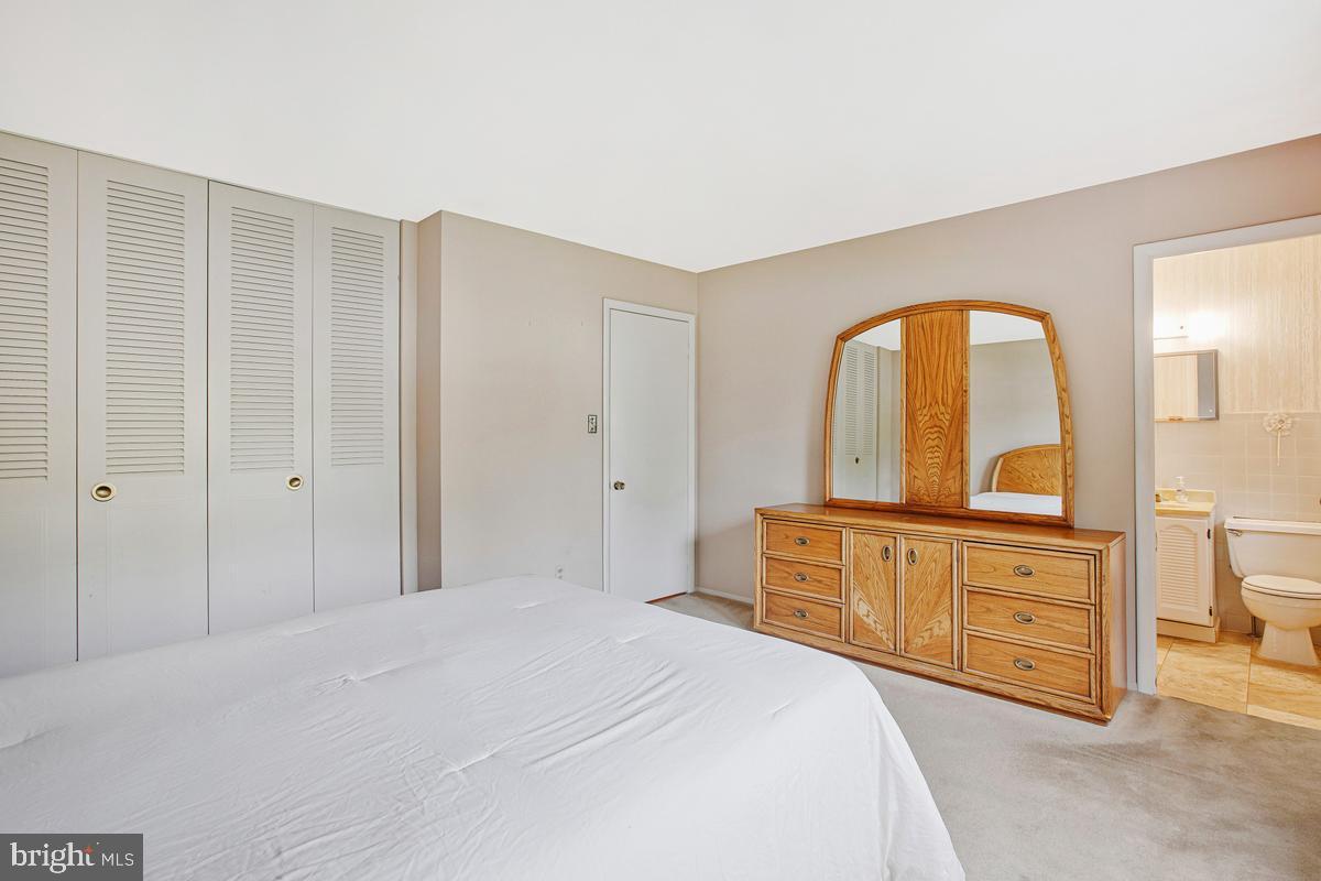 HALLMARK MANOR - Residential