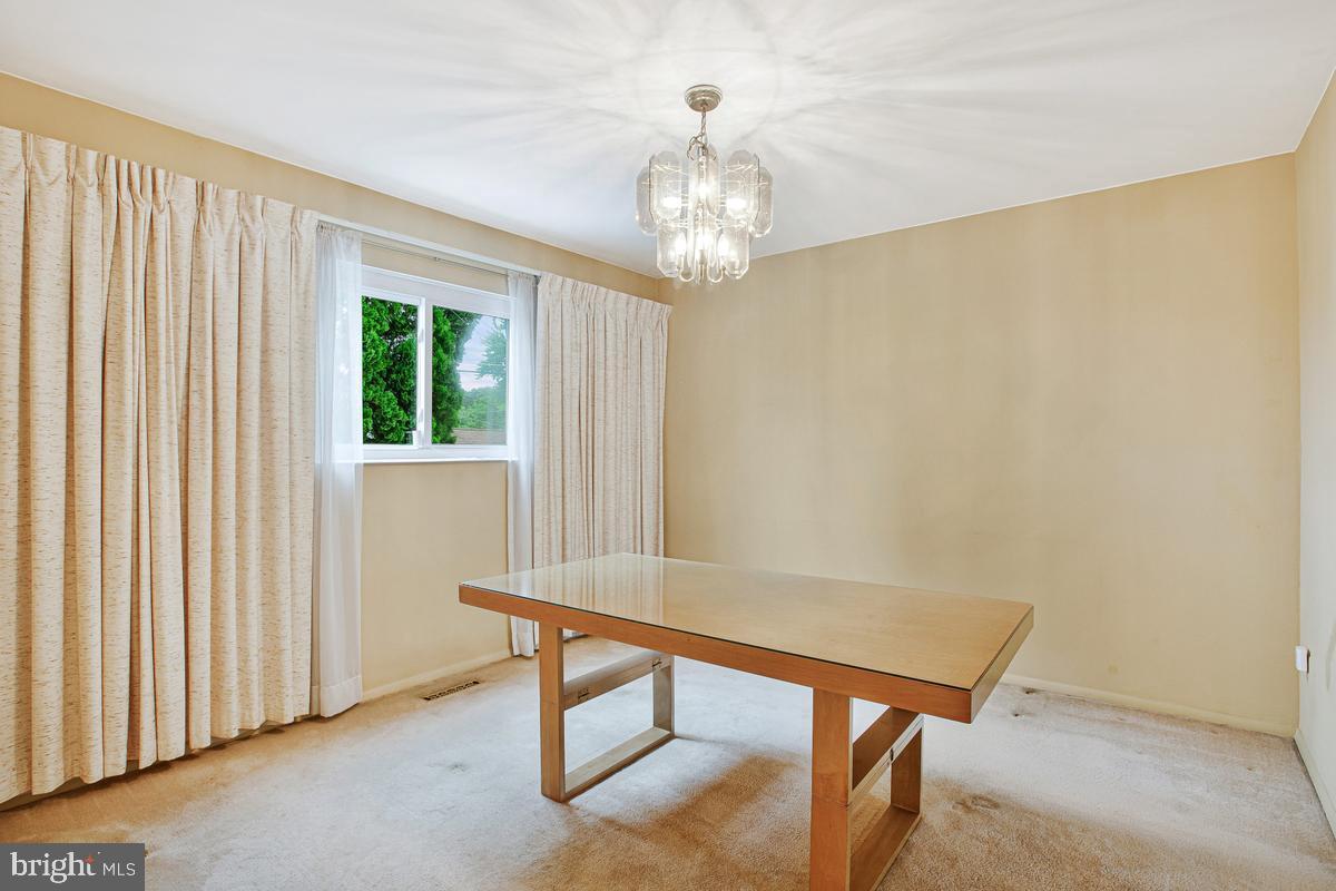 HALLMARK MANOR - Residential