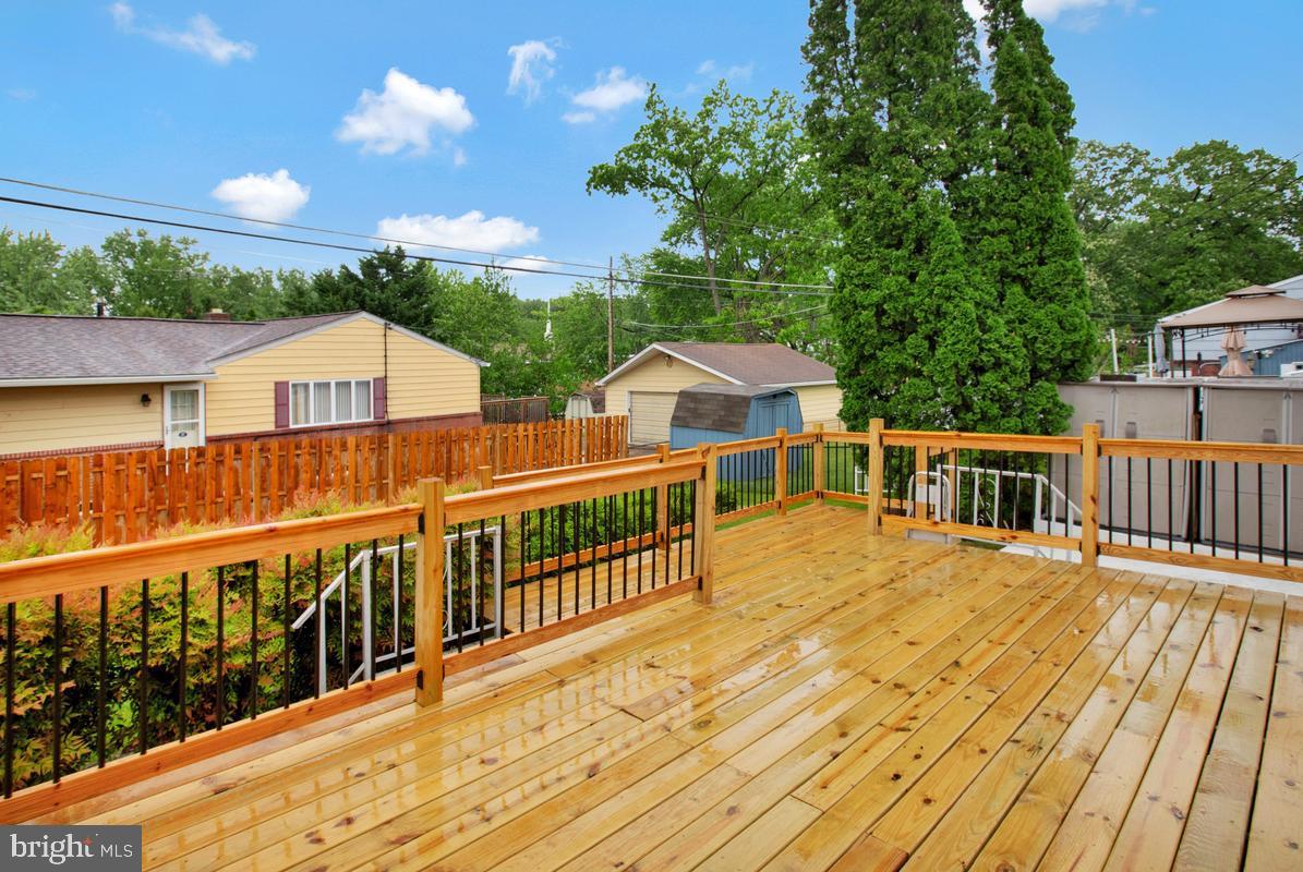 HALLMARK MANOR - Residential