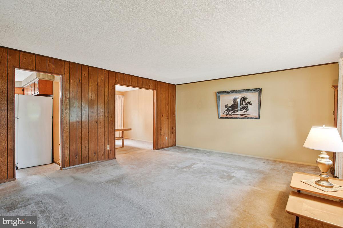 HALLMARK MANOR - Residential