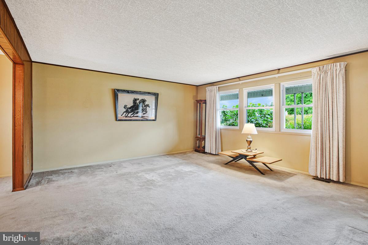 HALLMARK MANOR - Residential