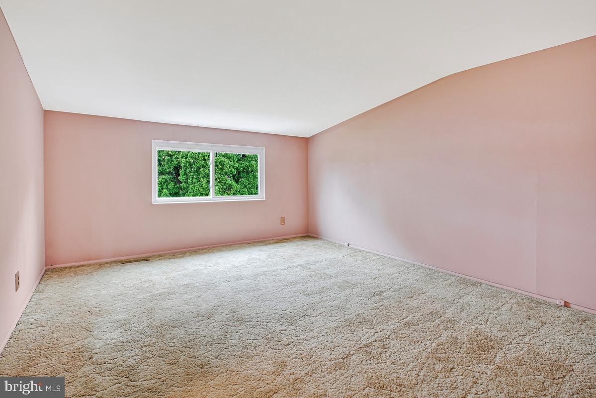HALLMARK MANOR - Residential