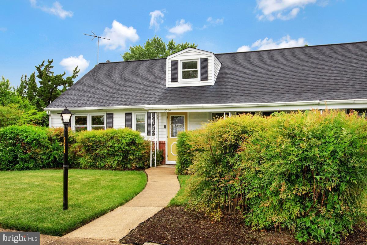 HALLMARK MANOR - Residential