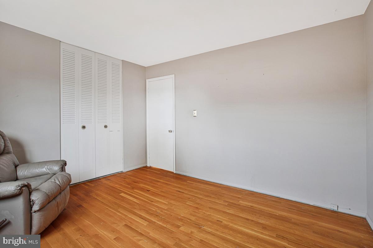 HALLMARK MANOR - Residential