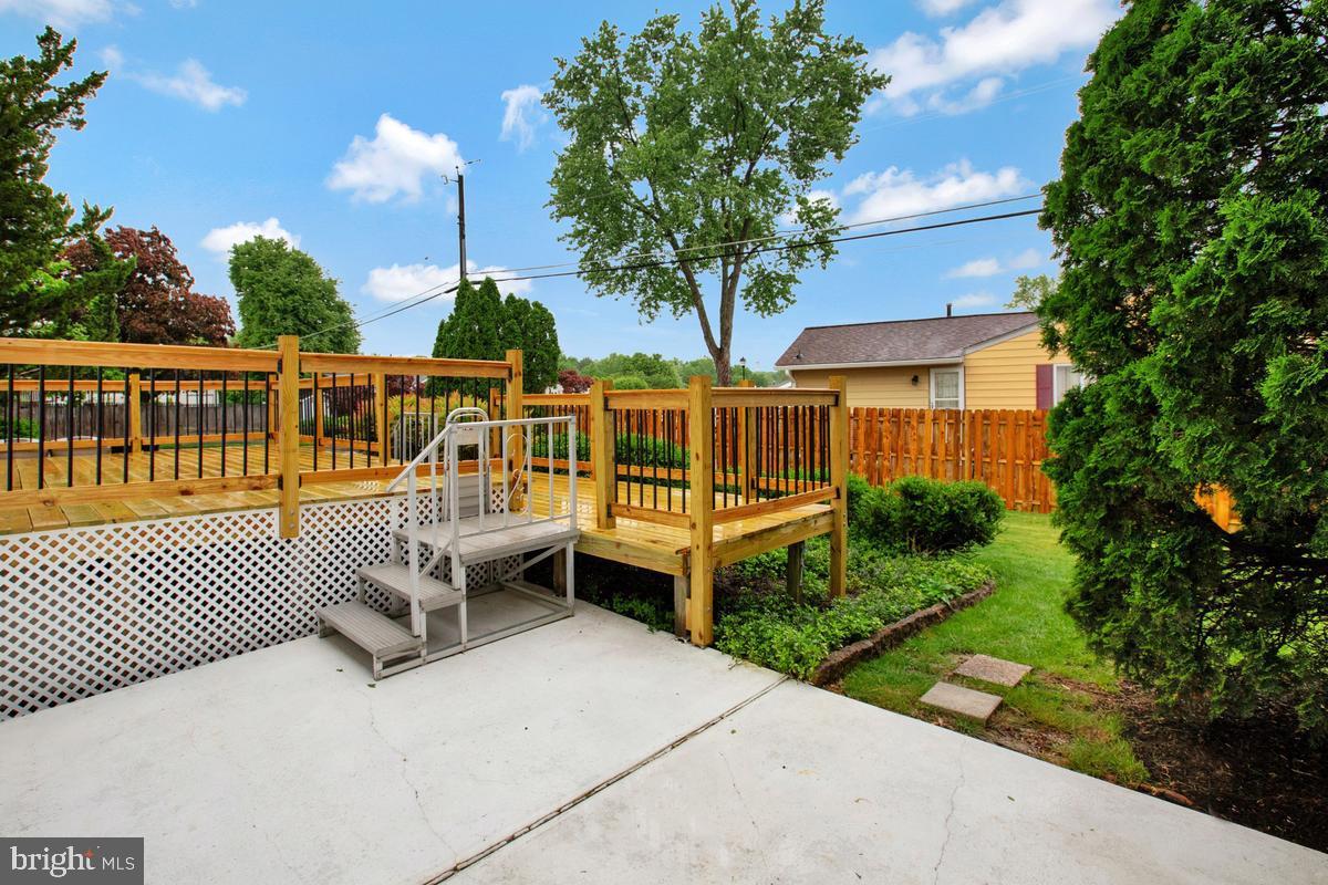 HALLMARK MANOR - Residential