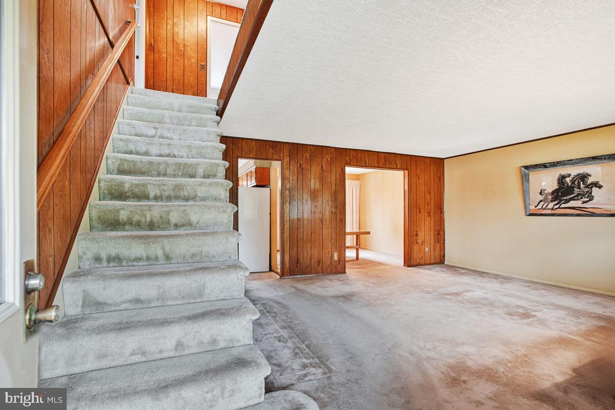 HALLMARK MANOR - Residential