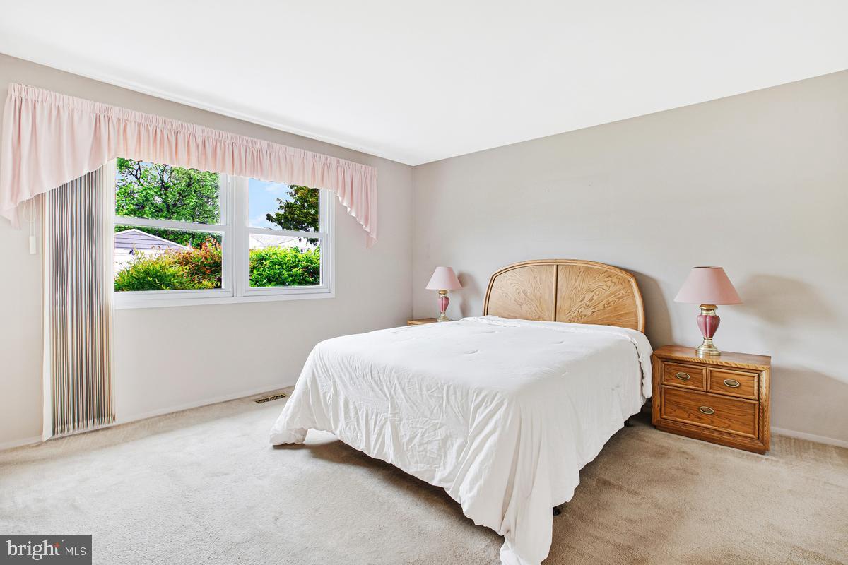 HALLMARK MANOR - Residential