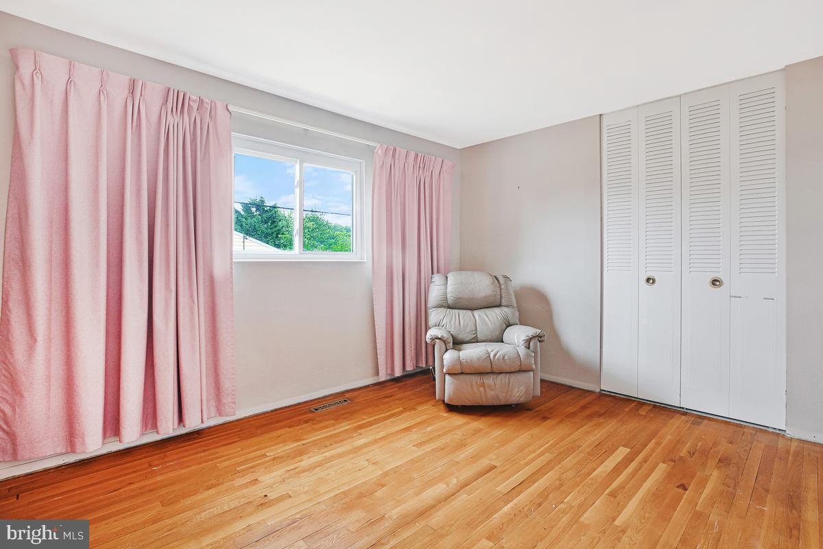 HALLMARK MANOR - Residential