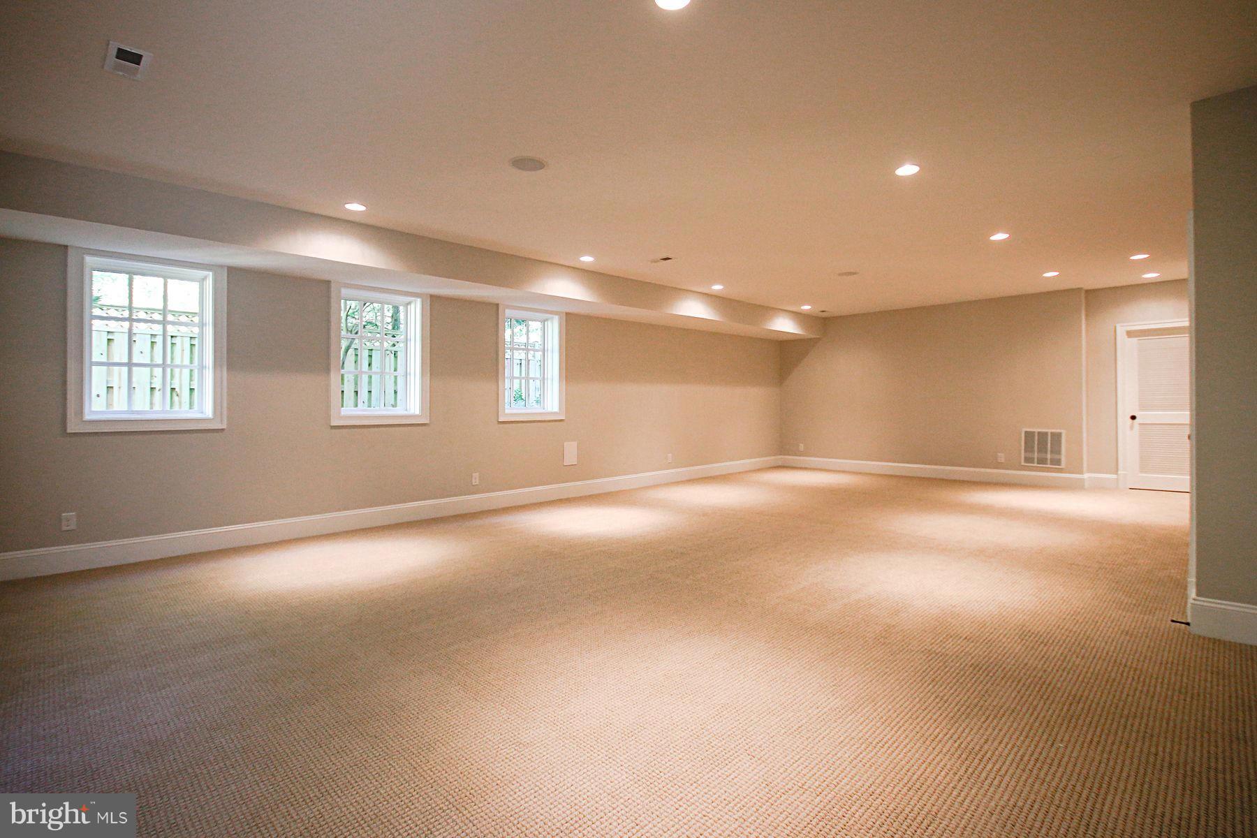 WEST MC LEAN - Residential