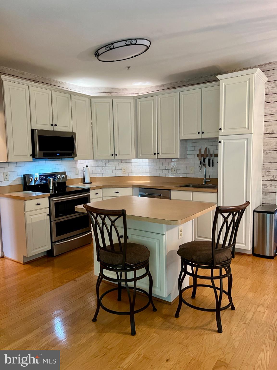 1300 SCOTTSDALE DRIVE Q 165
