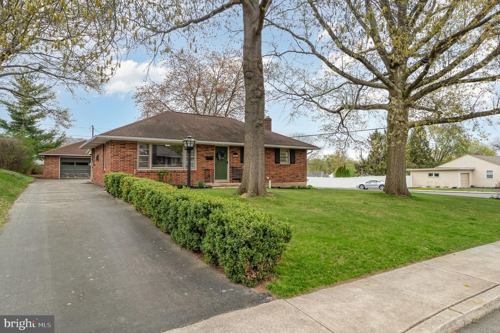 Photo of 403 N Locust Street, ELIZABETHTOWN, PA 17022 (MLS # PALA2068214)