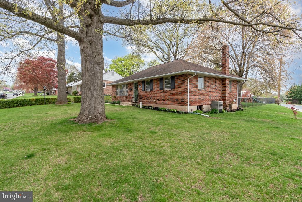 Photo of 403 N Locust Street, ELIZABETHTOWN, PA 17022 (MLS # PALA2068214)