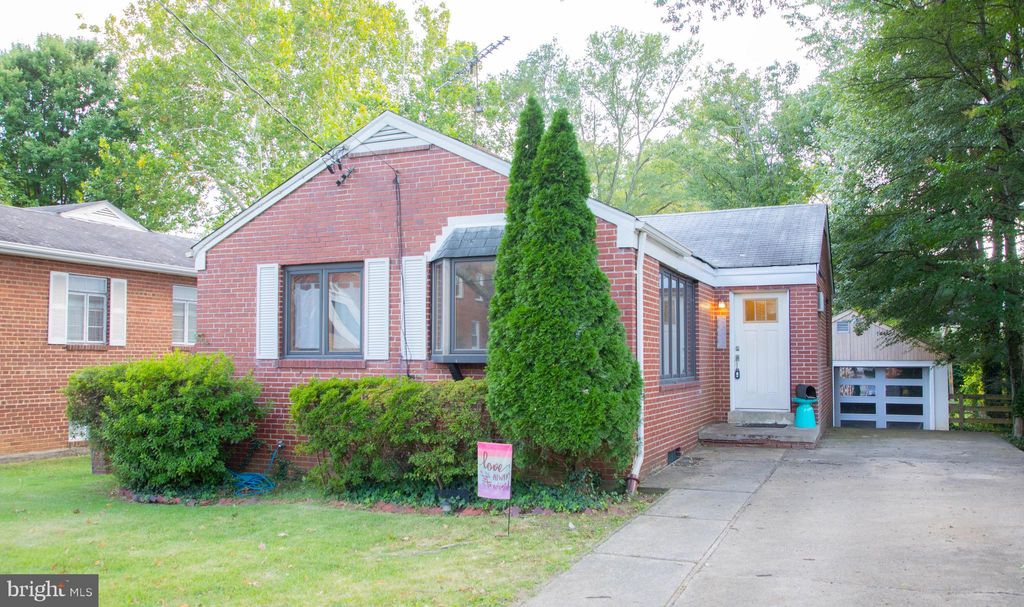Photo of 9406 Seminole Street, SILVER SPRING, MD 20901 (MLS # MDMC2198094)