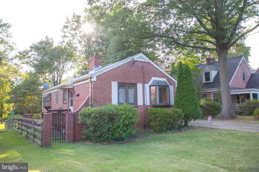 Photo of 9406 Seminole Street, SILVER SPRING, MD 20901 (MLS # MDMC2198094)